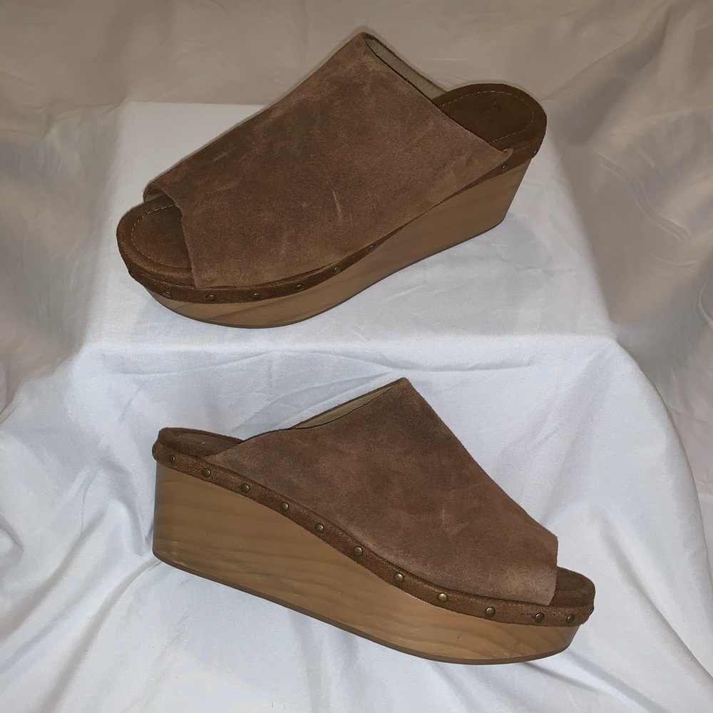 ❤️SOLD❤️  Urban Outfitters Suede Wedges